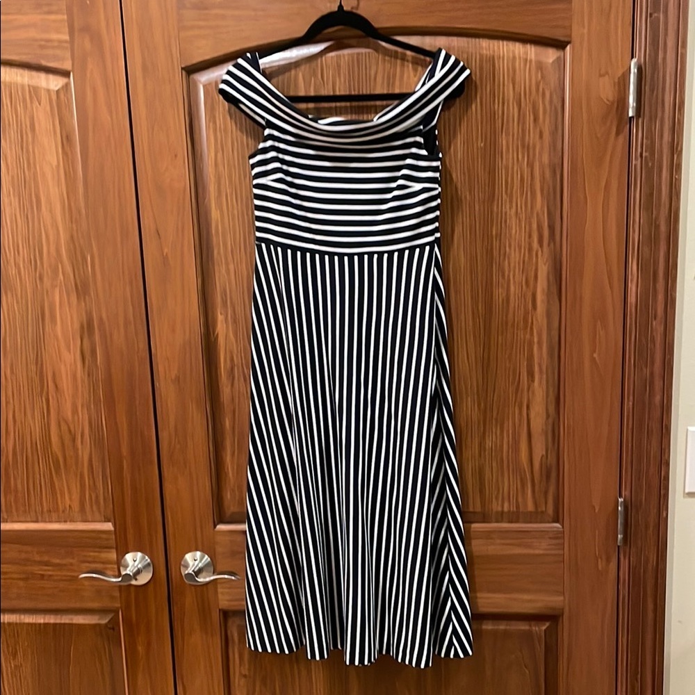 Banana Republic Off the Shoulder Striped Dress NWT Size 6 Black & White Preppy - Picture 4 of 12